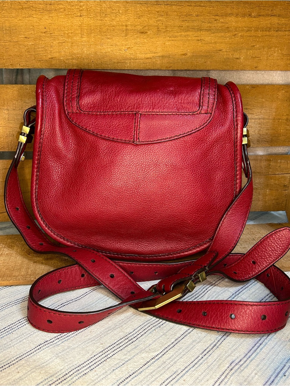 ORYANY RED CROSSBODY WITH STITCHING DETAIL - Picture 2 of 4